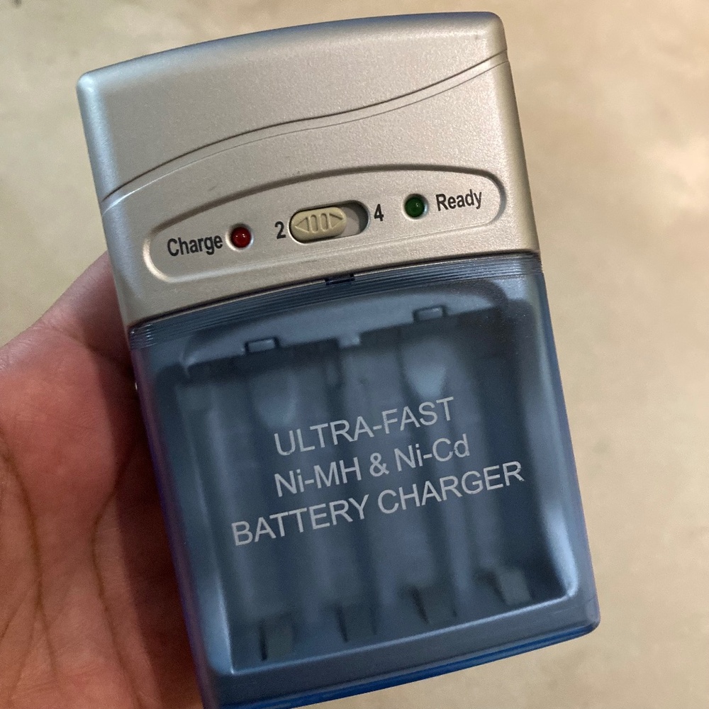 Ultra Fast Battery Charger For AA & AAA Batteries Ni-MH & Ni-CD